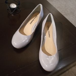 Ballet style shoe with little heel